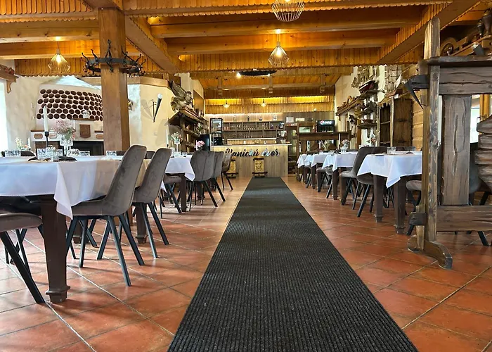 Slanicky Dvor 3* Námesztó